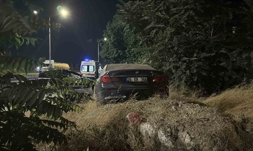 Eskişehir çevre yolunda kaza: mahalle halkı yolda kalan aileye sahip çıktı