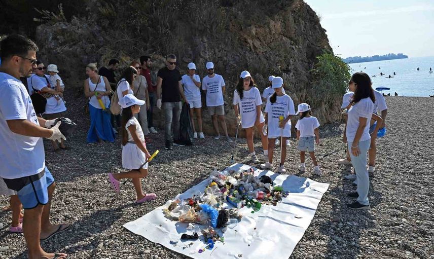 Konyaaltı'nda plastiklere karşı gönüllü seferberliği