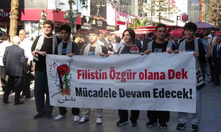 Antalya'da öğrencilerden Filistin'e dayanışma yürüyüşü