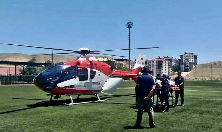 Genç hastaya hava ambulansıyla hızlı müdahale: 16 yaşında kalp krizi şüphesi