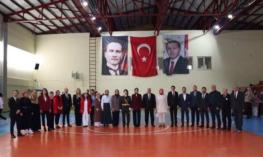 Tercan'da cumhuriyet coşkusu meydanı doldurdu