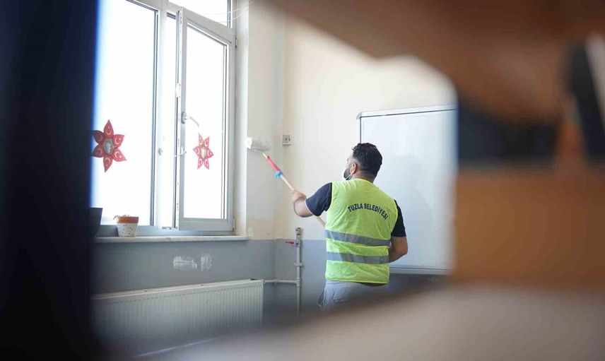 Tuzla’da okullarda kapsamlı bakım çalışması: 79 bin 400 metrekarelik boyama planı