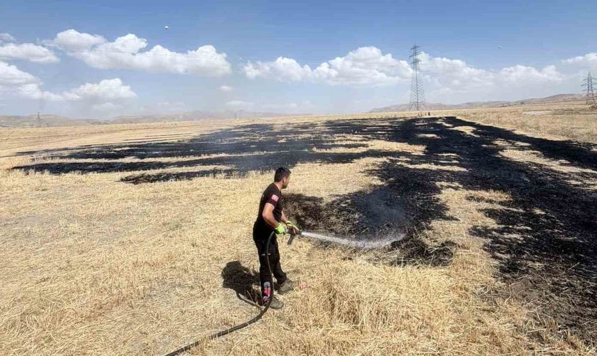 Tuşba'da kısa sürede kontrol altına alınan örtü üstü yangın