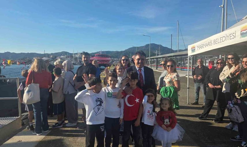 Marmaris'te deniz araçları bayram coşkusunu artırdı