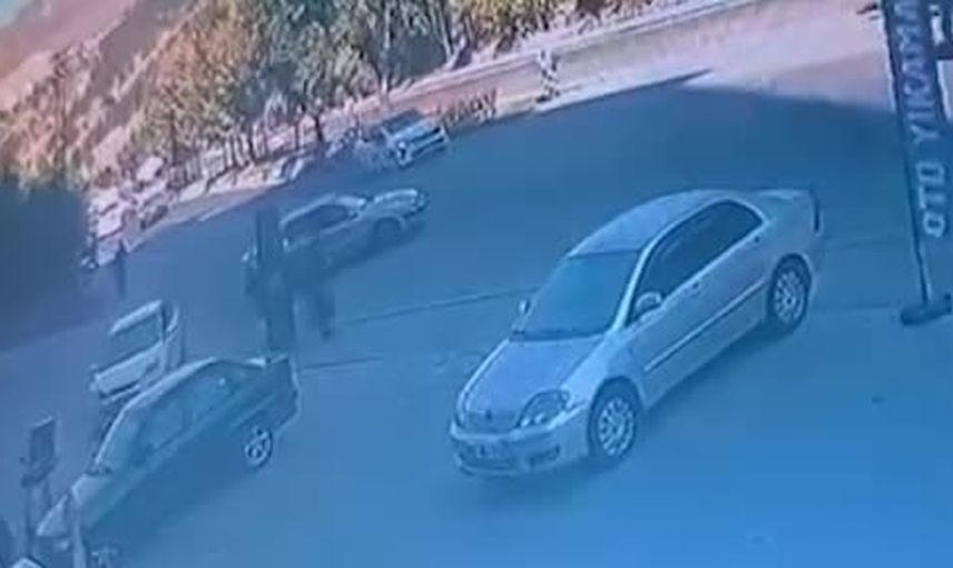 Ankara'da beton mikseri sürüklediği otomobille kaldırıma çıktı, görüntüler ortaya çıktı