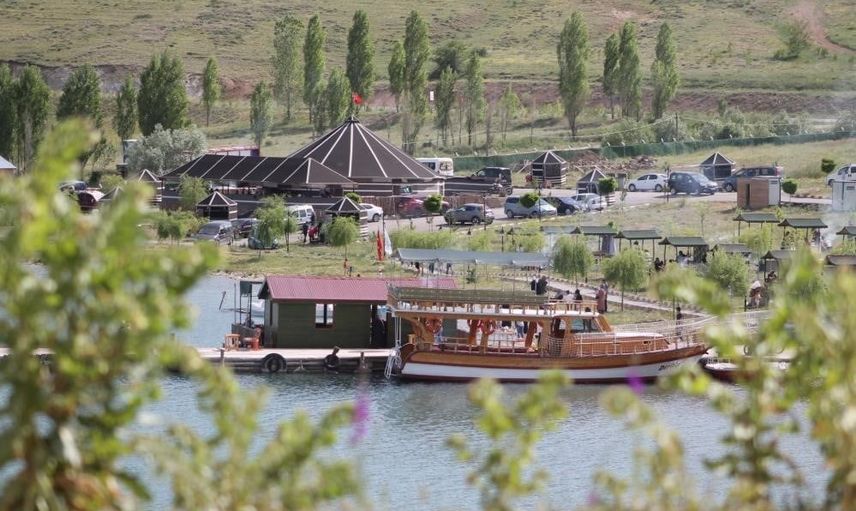 Demirözü'nde sosyal tesislerin restoran ve tekne turları sezonu kapandı