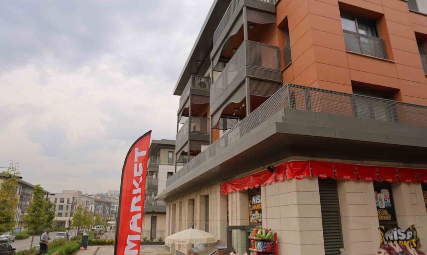 Azerbaycan mahallesinde yeni dükkanlarla yeniden canlanan ticaret