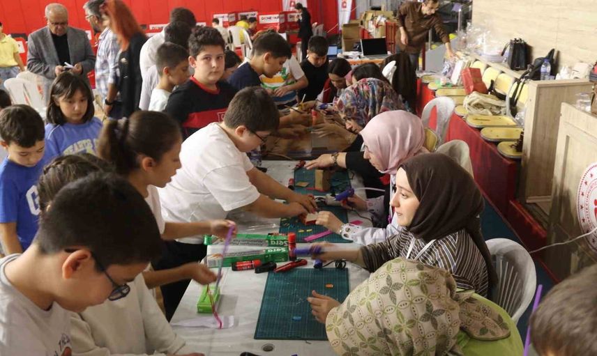 Çankırı'da 300 öğrenci DENEYAP uygulama sınavında proje yeteneklerini sergiledi