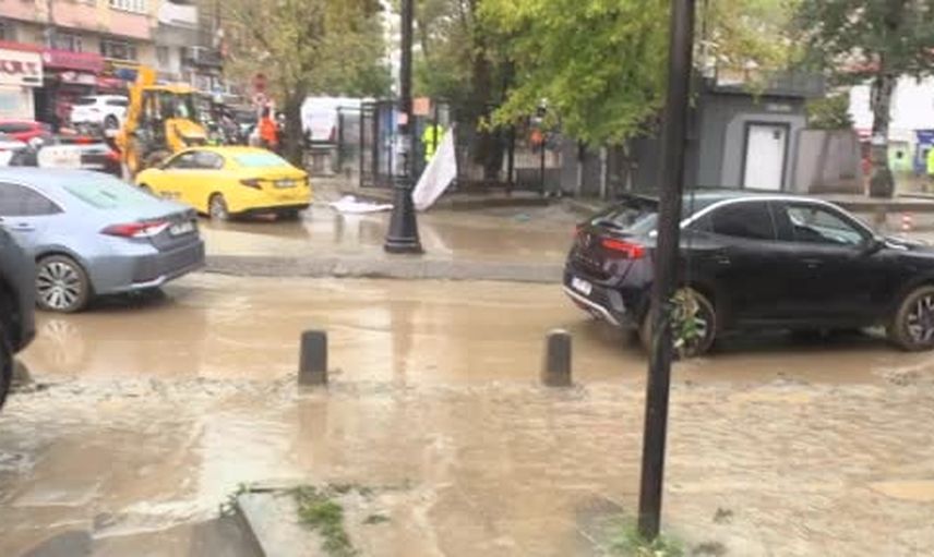 Sarıyer Ayazağa’da selin izleri: sürüklenen araçlar ve çamurlu yollar