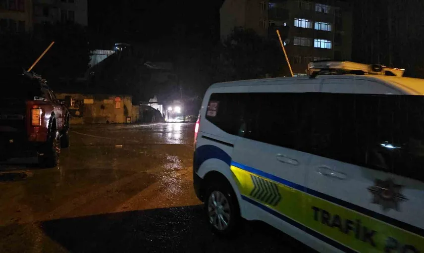 Çatalağzı lojmanında istinat duvarı çöktü, sakinler tedbirle tahliye edildi