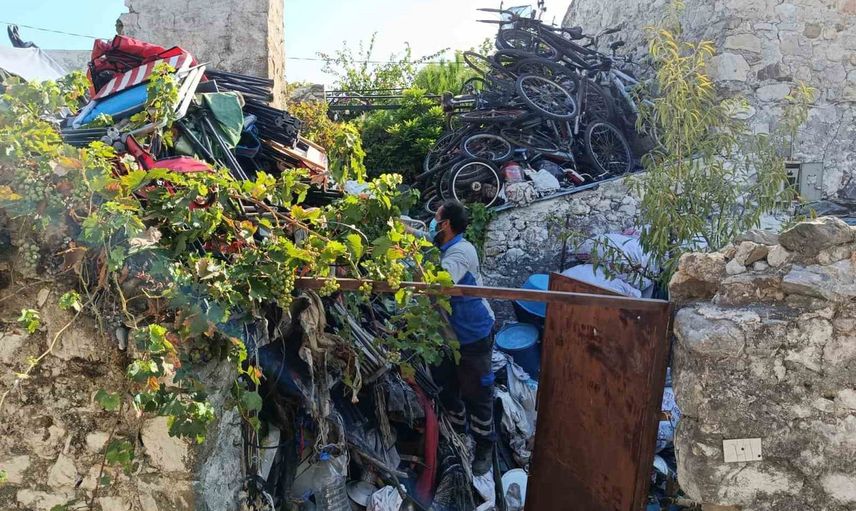 Datça'da çöp ev temizliği sona erdi, mahalle koku ve haşereden kurtuldu