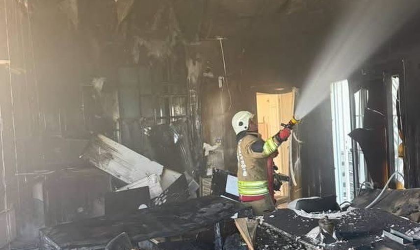 Arsuz'da alevler 2 katlı evi kullanılamaz bıraktı