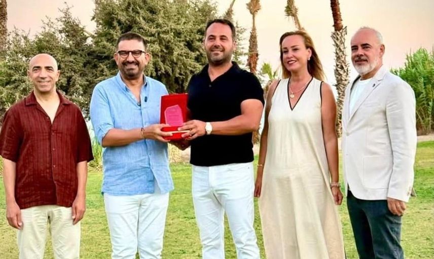 Tezini plajda uyguladı: güneş enerjili, tarladan sofra sunan Çeşme işletmesi