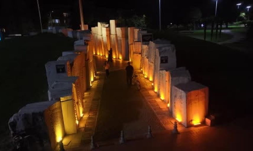 Yalova'da anma: 17 ağustosun izleri karanfil ve dualarla yaşatıldı