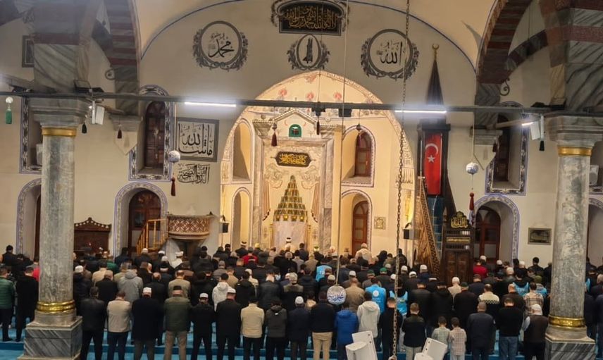 Kütahya Ulu Camii'nde gençlerin hatimleri için dualar yükseldi