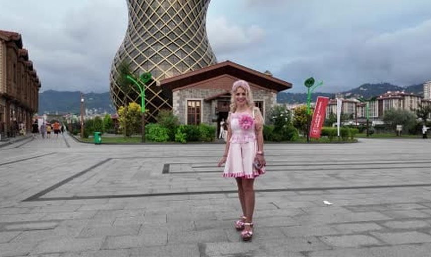 Rize sokaklarını pembe gülümsemeyle dolduran 'Barbie abla' hikayesi