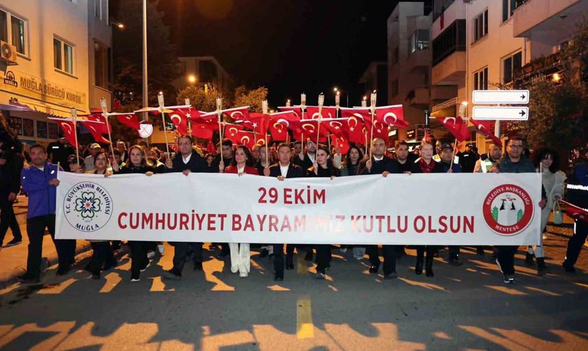 Muğla'da 29 Ekim coşkusu: meydanı dolduran kutlama ve konser