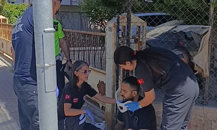 Manavgat'ta dönüş manevrası sonucu motosiklet sürücüsü yaralandı, otomobil sürücüsü olay yerini terk etti