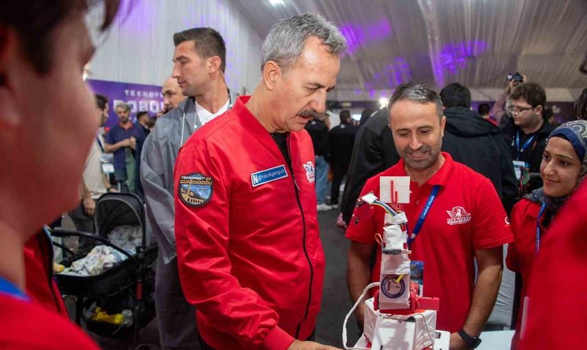 Genç mühendisler dronlarla ve robotlarla Türkiye'nin teknolojik yarınlarını inşa ediyor