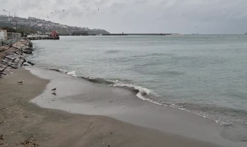 Marmara'da kuvvetli fırtına: Tekirdağ'da tekneler barınağa, büyük tekneler açığa demirledi