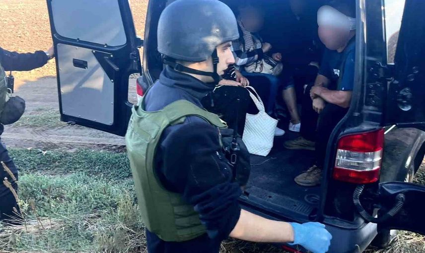 Nikopol çevresinde yolcu minibüsüne İHA saldırısı: 5 sivil yaşamını yitirdi