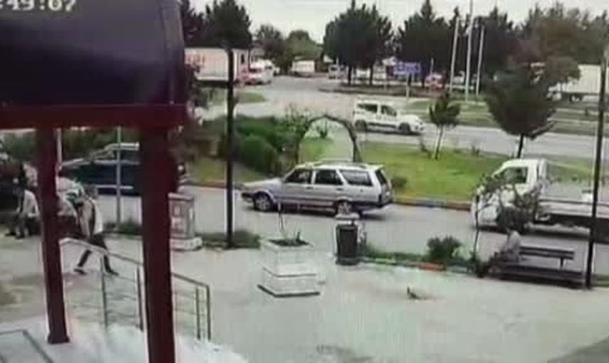 Eynesil'de kavşakta çarpışma: 4 yaralı, kaza anı kamerada