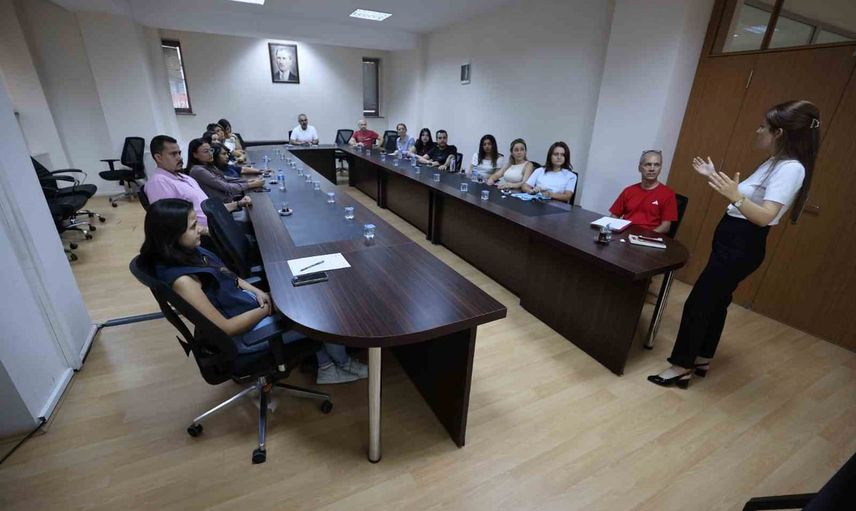Denizli Büyükşehir'de saha ekiplerine vatandaş odaklı iletişim atölyesi