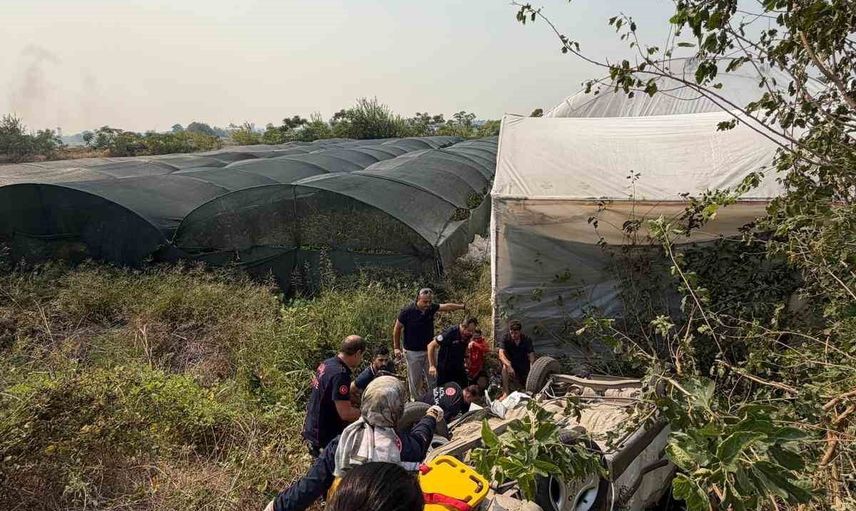 Tarlada son bulan kaza: Kadirli'de otomobil takla attı, 3 yaralı