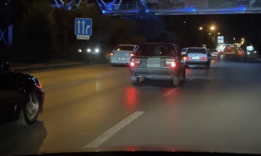 Konya'da şeritleri hiçe sayan sürücünün tehlikeli manevraları kaydedildi