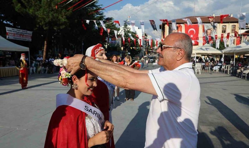 Taşköprü'de kültürler arası yarışma: Kolombiyalı Marian Penagos 'sarımsak güzeli' seçildi