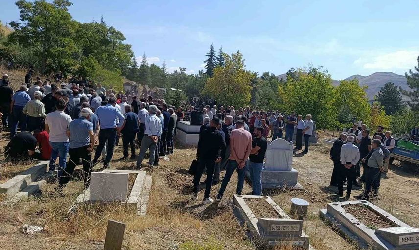 Genç sağlık çalışanı uğurlandı: Doğanşehir'de motosiklet kazasında hayatını kaybetti