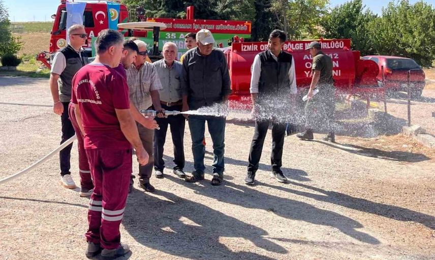 Demirci'de kooperatiflere 3 tonluk yangın tankerleri teslim edildi