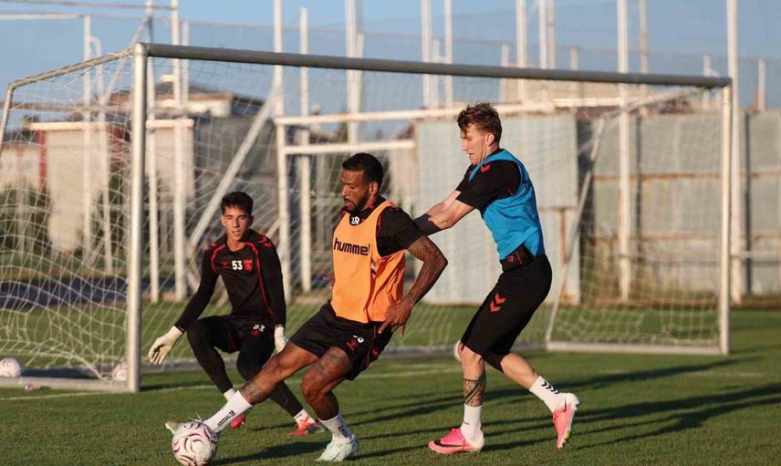 Sivasspor taktik ağırlıklı çalışmalarla Kayserispor maçına odaklandı