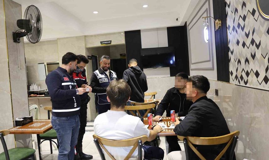 Köfteciler Sokağı'nda güvenlik seferberliği: asayiş ve narkotik ekiplerinden ortak denetim