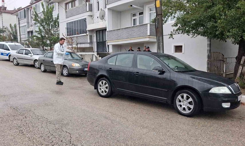 Arkadaşını almaya gelen sürücü indikten sonra düşerek yaşamını yitirdi