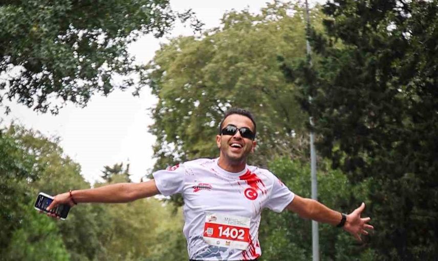 Cumhuriyet coşkusu sokaklara taştı: Zeytinburnu'nda 10 kilometrelik mücadele