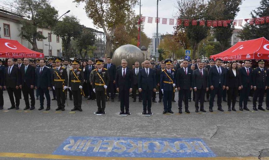 Malatya'da cumhuriyetin 103. yılı dualar ve kortejlerle kutlanıyor