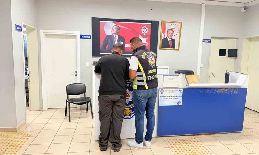 Ambulansın yolunu kesti, idari ve adli işlemle karşılaştı