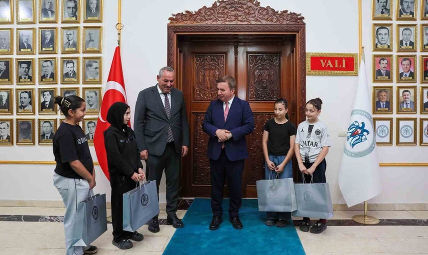 Vali Aydoğdu genç karatecilerin başarısını makama taşıdı