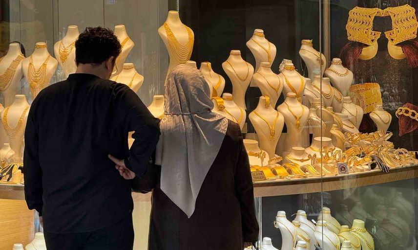 Gram altında sert düşüş yatırımcıyı beklemeye itti