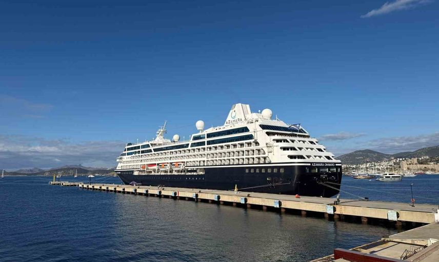 Bodrum'da tur günü: 664 yolcu ve 395 mürettebatla Azamara Onward demirledi