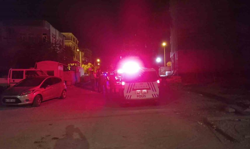 Altınşehir kavşağında motosiklet devrildi, sürücü hastaneye kaldırıldı
