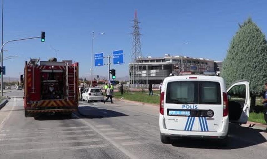 Karaman'da lpg'li otomobil motor yangınıyla kullanılamaz hale geldi