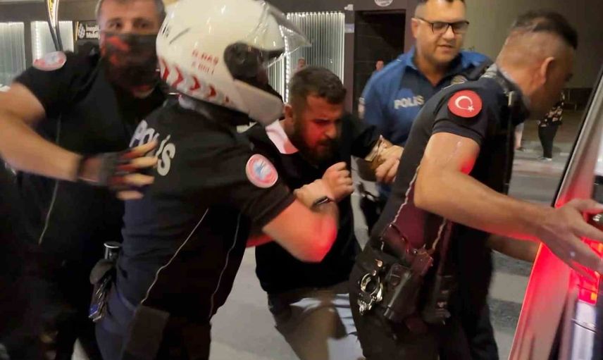 Kavga sonrası gözaltına alınanlar: biri zorla, diğeri şarkıyla teslim oldu