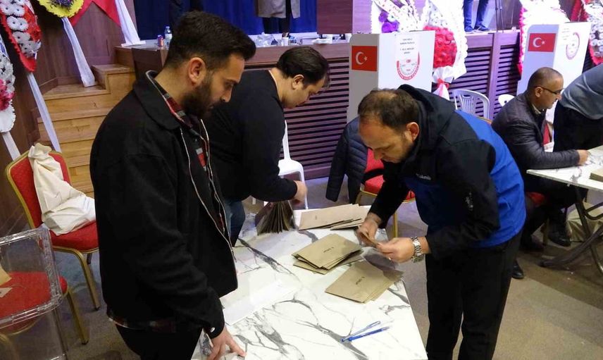 Yozgat'ta tek listeyle yeniden başkanlığa seçilen Taylan Alakoç