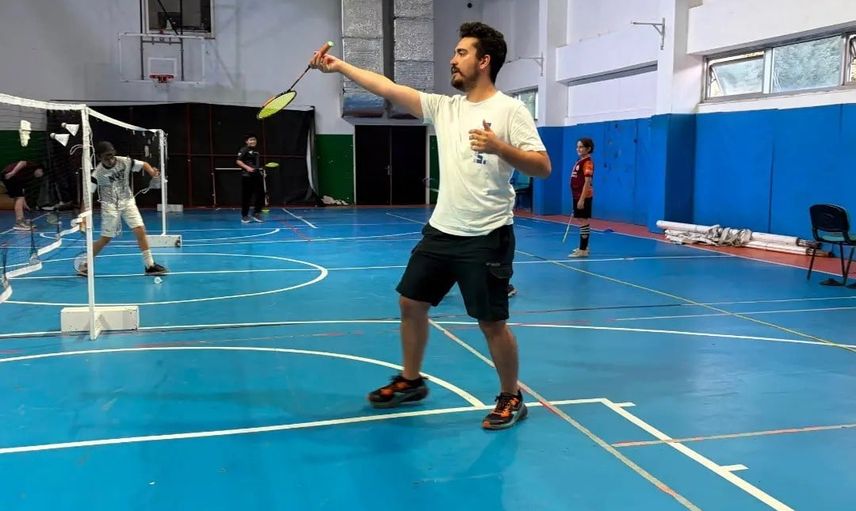 Kortlarda yeni başlangıç: minikler GSB yaz kulübünde badmintonla tanıştı