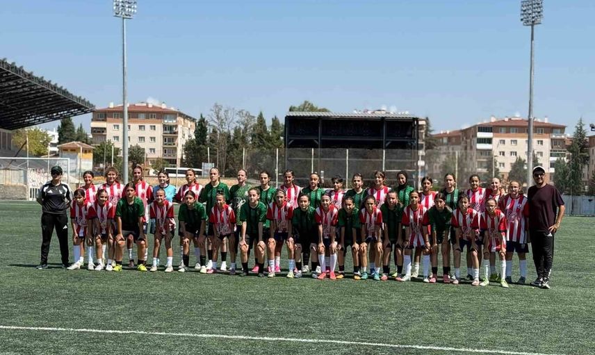 Bilecik Kolej Spor Kulübü hazırlık maçında moral buldu u15 ligi öncesi