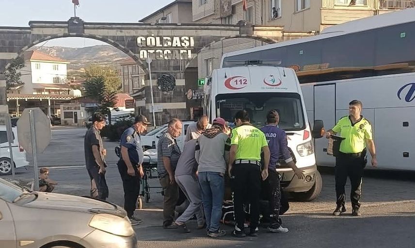 Otogar kavşağında motosikletin çarpması: iki kişi yaralandı