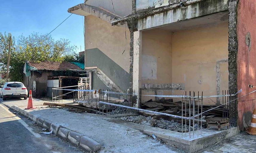 Depremde ailesini yitirmişti, tadilat sırasında beton altında can verdi