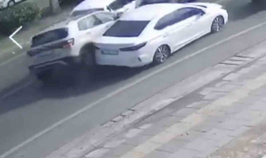 D-400'de kırmızı ışık iddiası 7 araçlık zincirleme kazaya yol açtı